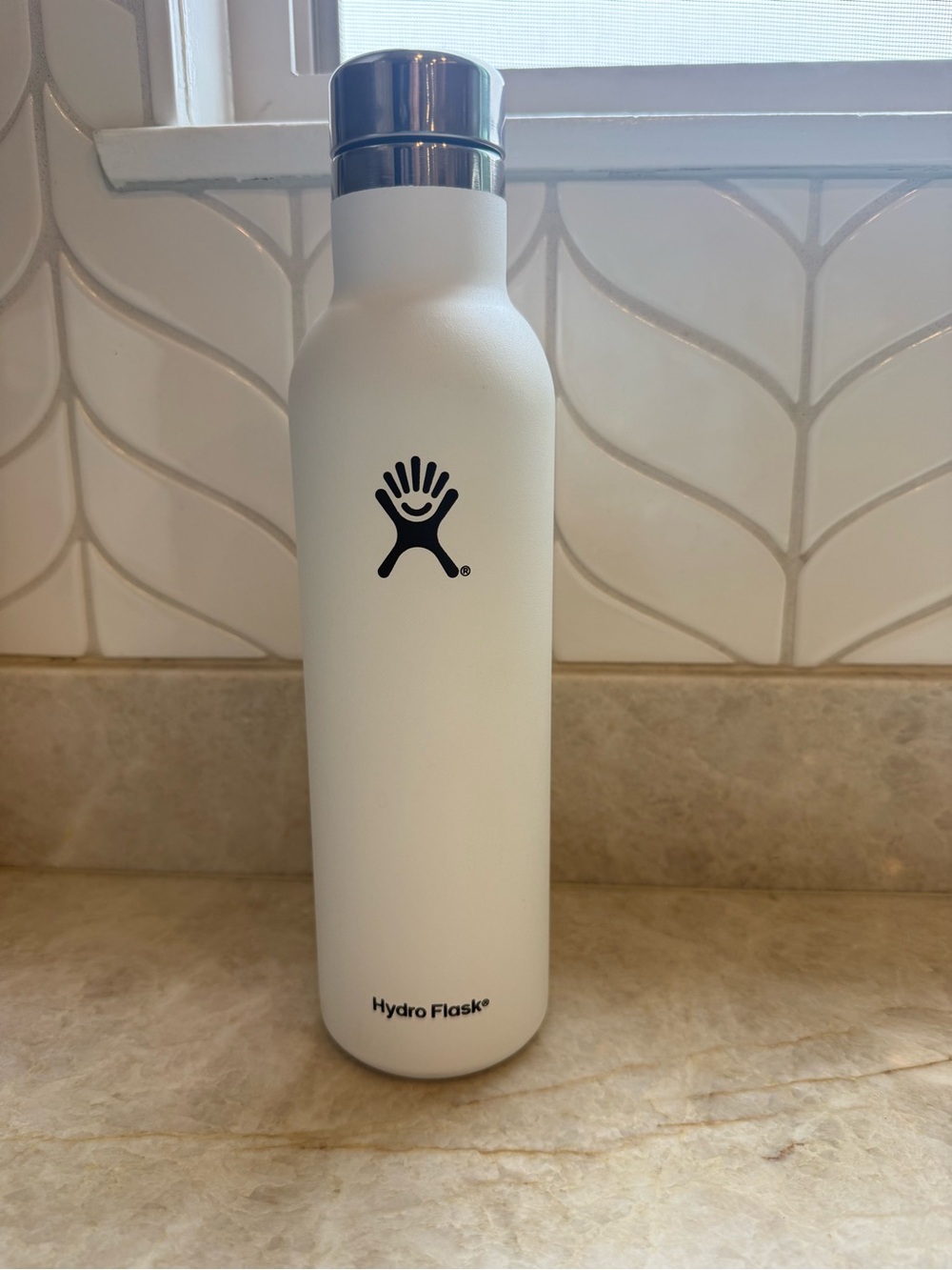 Hydro Flask White Insulated 25oz Bottle with Silver Cap